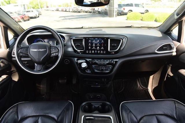 Used 2018 Chrysler Pacifica Limited w/ Advanced Safetytec Group FWD image 7