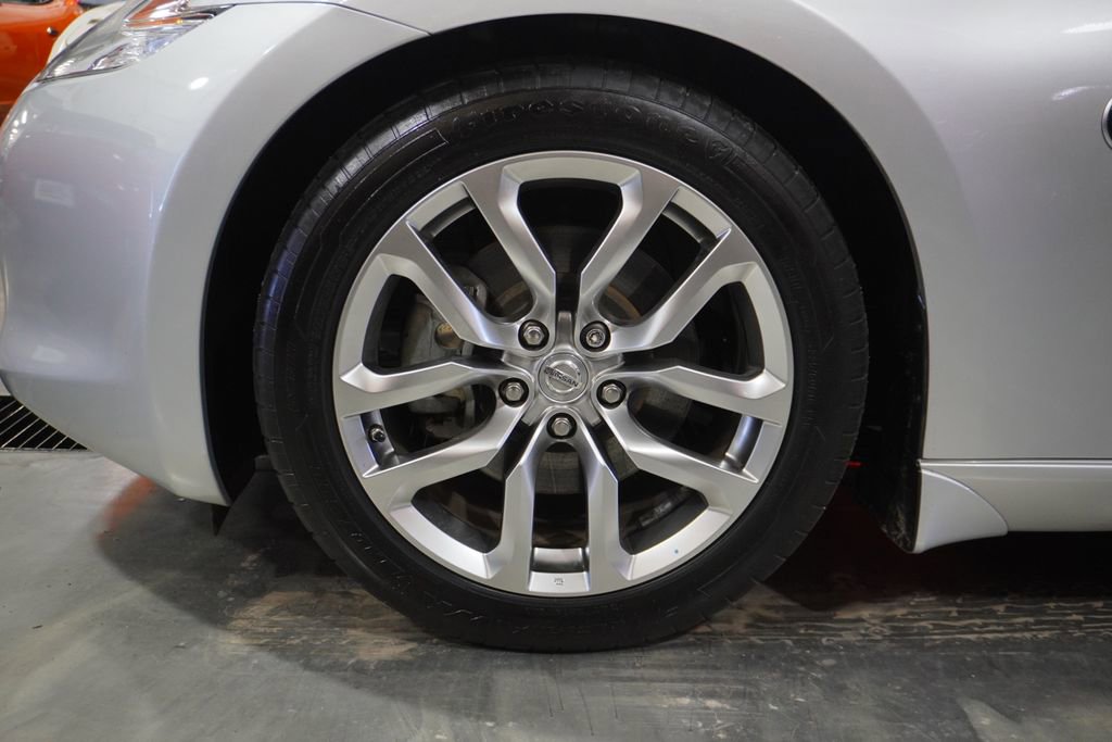 Used 2010 Nissan 370Z Touring image 9