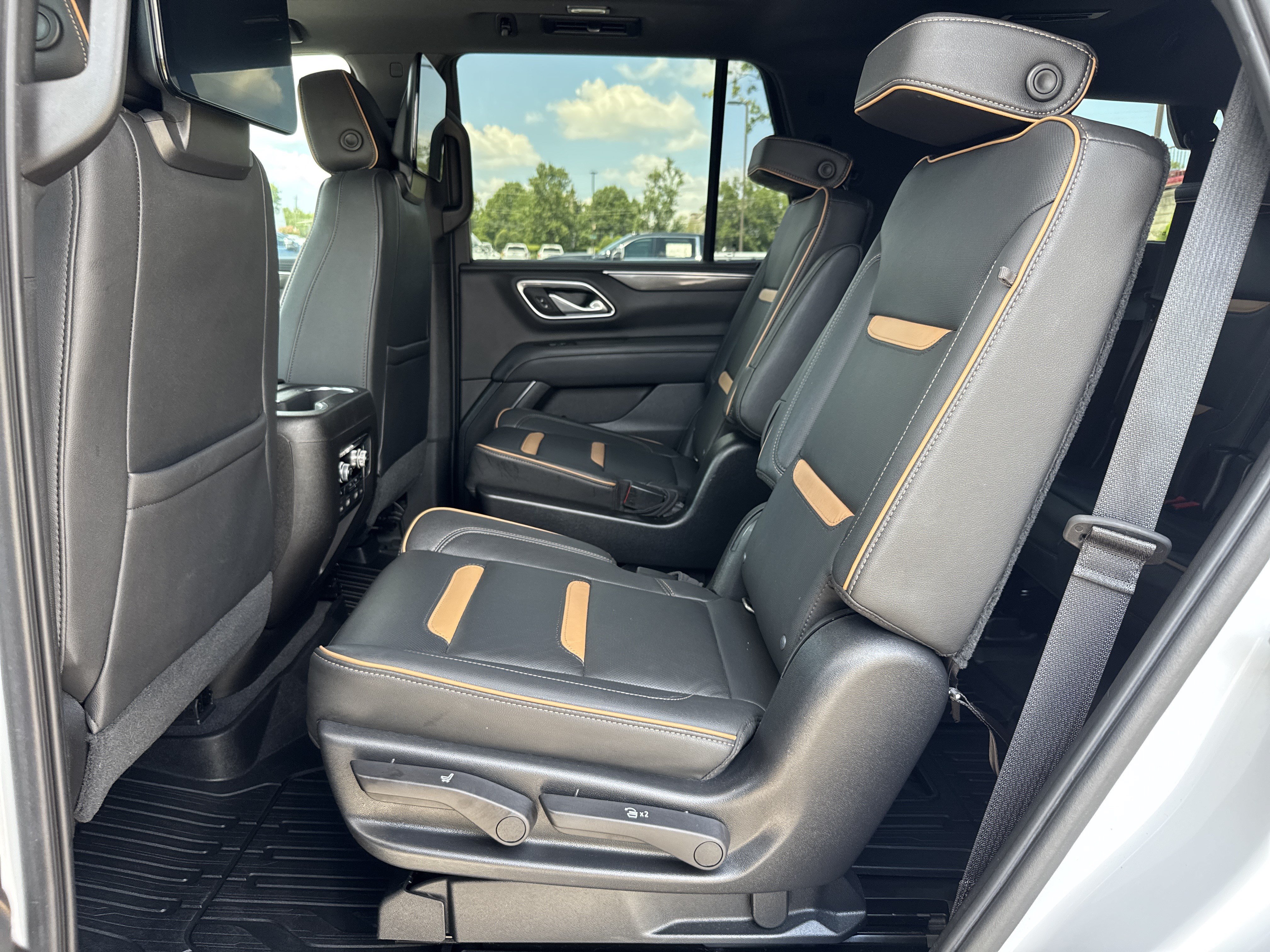 Used 2021 GMC Yukon AT4 w/ AT4 Premium Package AWD/4WD image 34