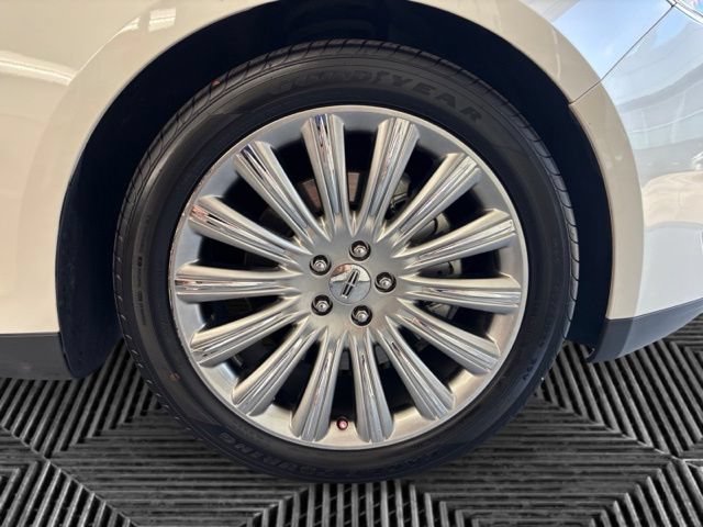 Used 2015 Lincoln MKS AWD w/ Equipment Group 101A image 31