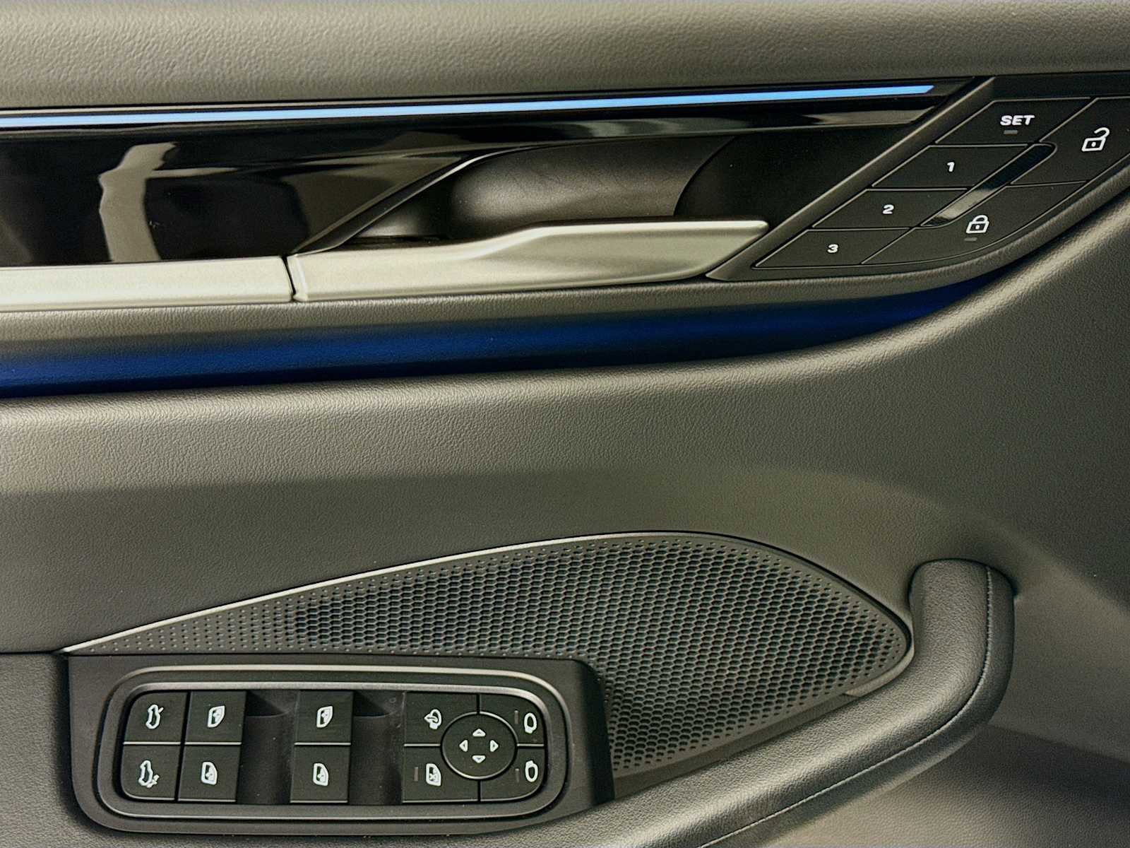 Certified 2025 Porsche Macan Electric image 11