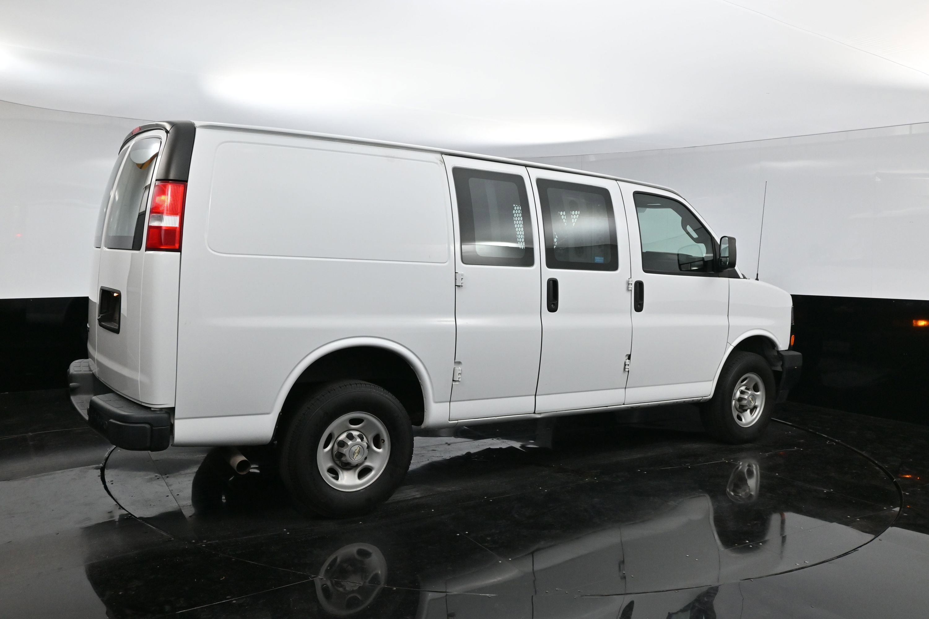 Used 2022 Chevrolet Express 2500 w/ Driver Convenience Package image 7