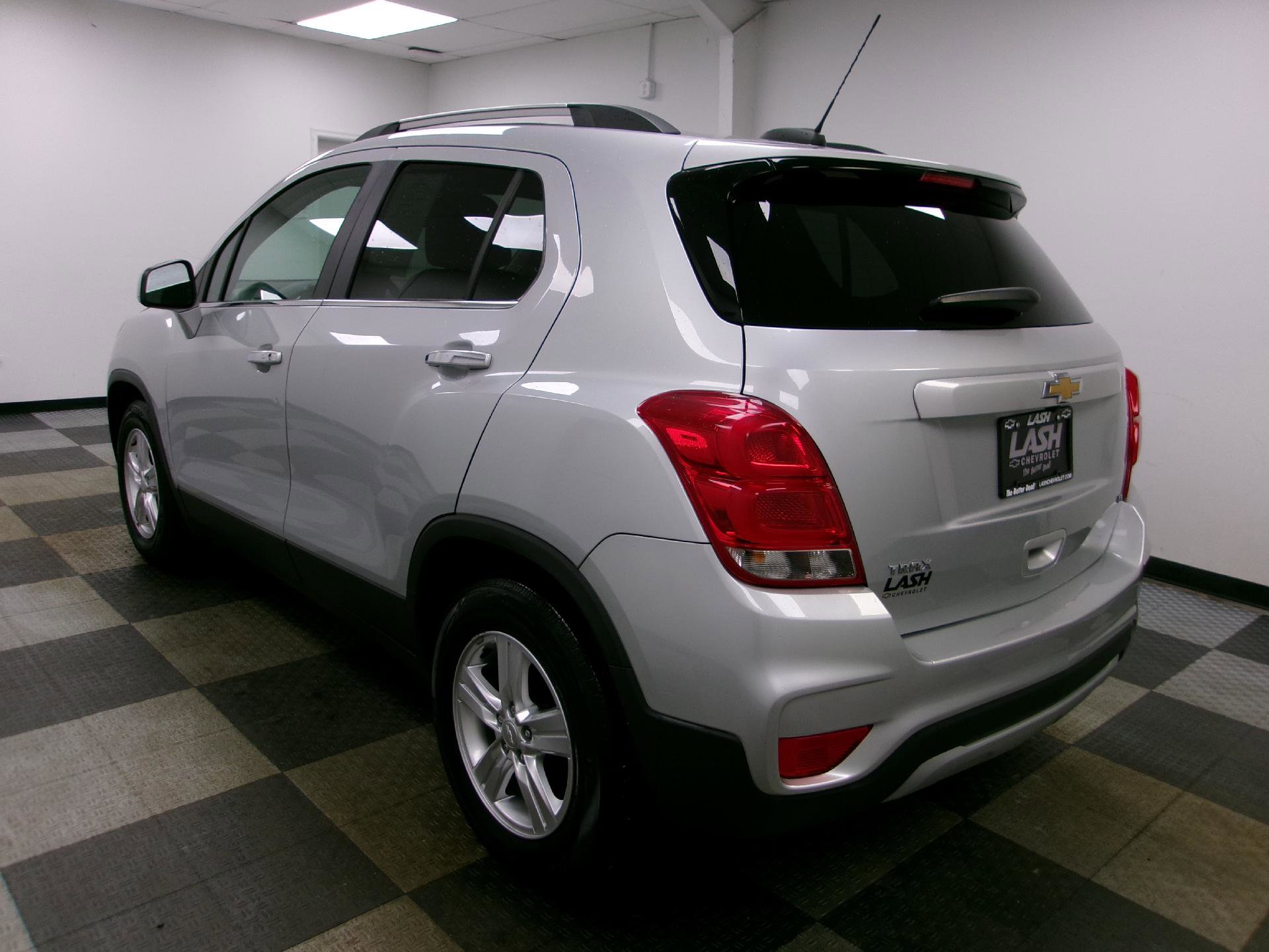 Used 2019 Chevrolet Trax LT w/ LT Convenience Package image 2