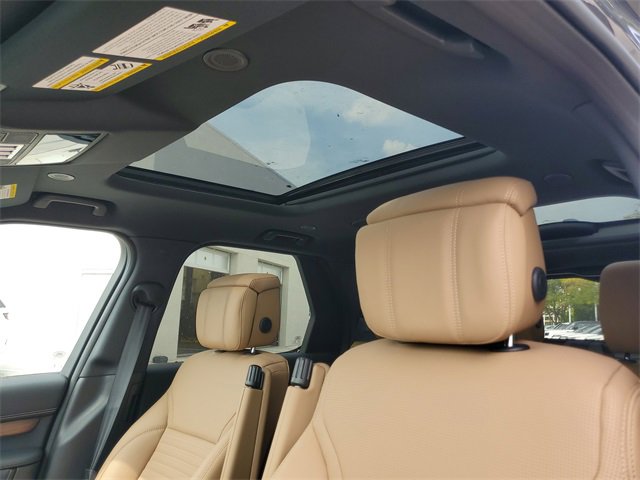 Used 2024 Land Rover Discovery Dynamic SE image 19