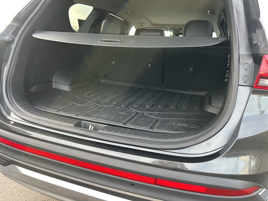 Used 2023 Hyundai Santa Fe SEL Premium w/ Cargo Package image 26