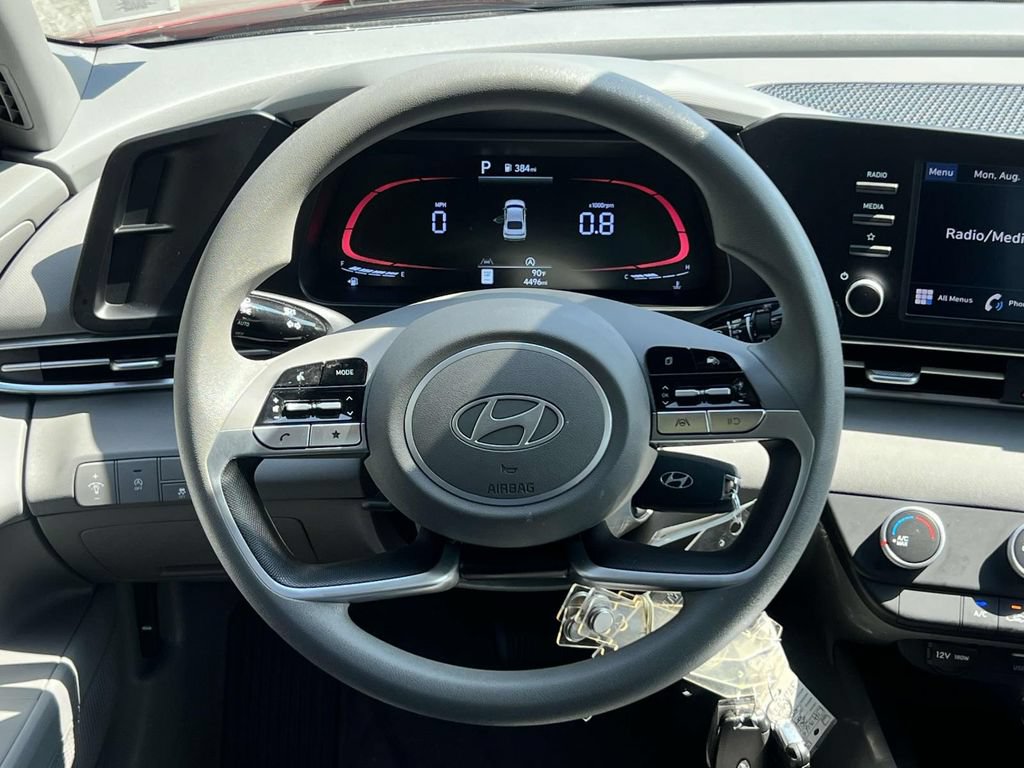 Used 2024 Hyundai Elantra SE FWD image 13