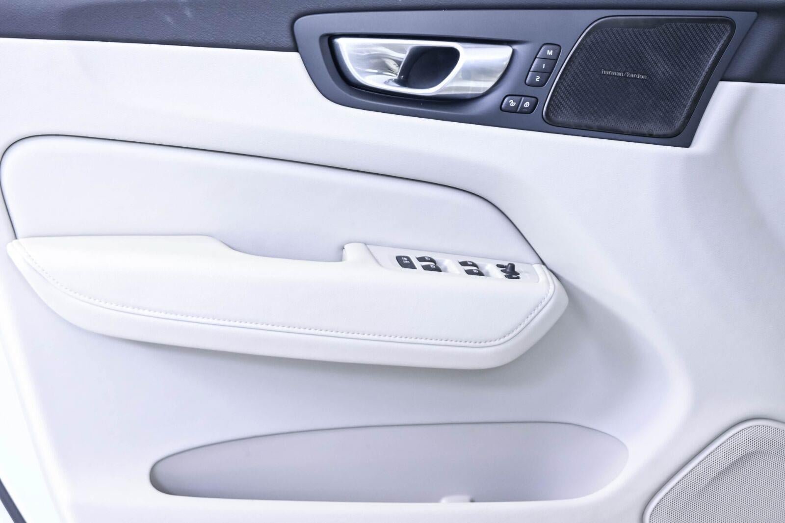 Certified 2023 Volvo XC60 B5 Ultimate FWD image 7