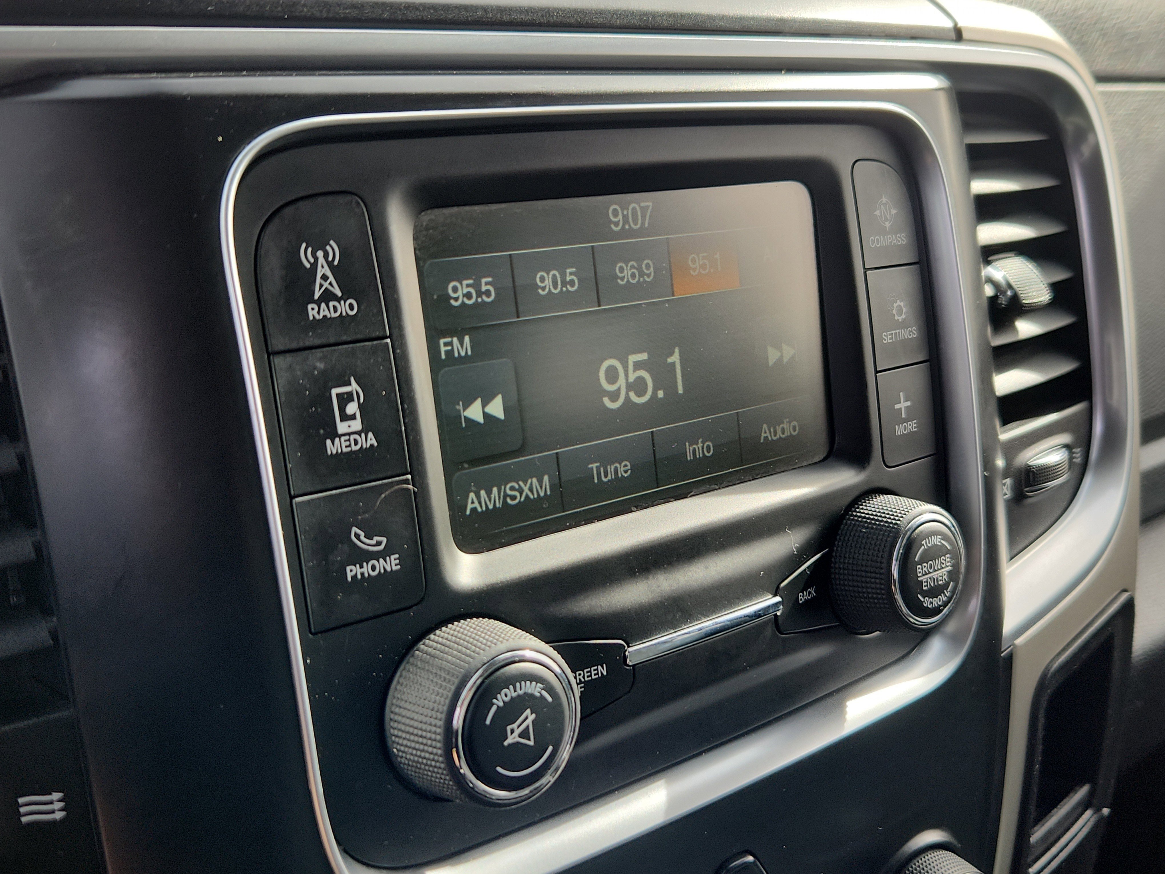 Used 2015 RAM 2500 SLT image 22