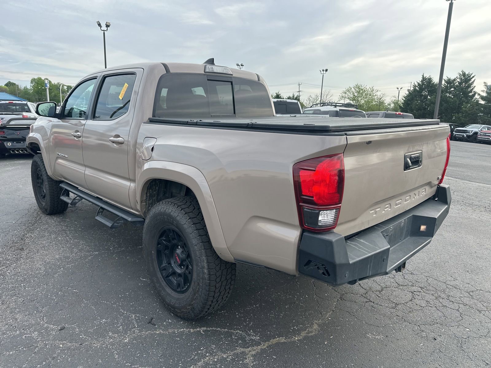 Used 2018 Toyota Tacoma TRD Sport w/ Technology Package image 4