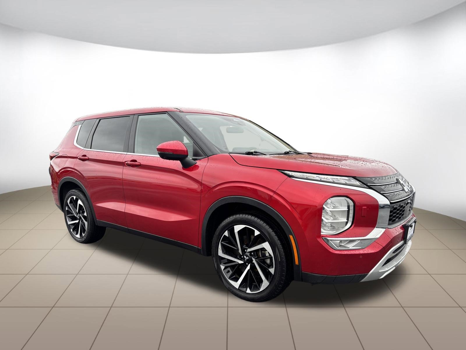 Used 2024 Mitsubishi Outlander SE image 1