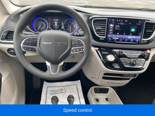 Used 2024 Chrysler Pacifica Touring-L FWD image 7