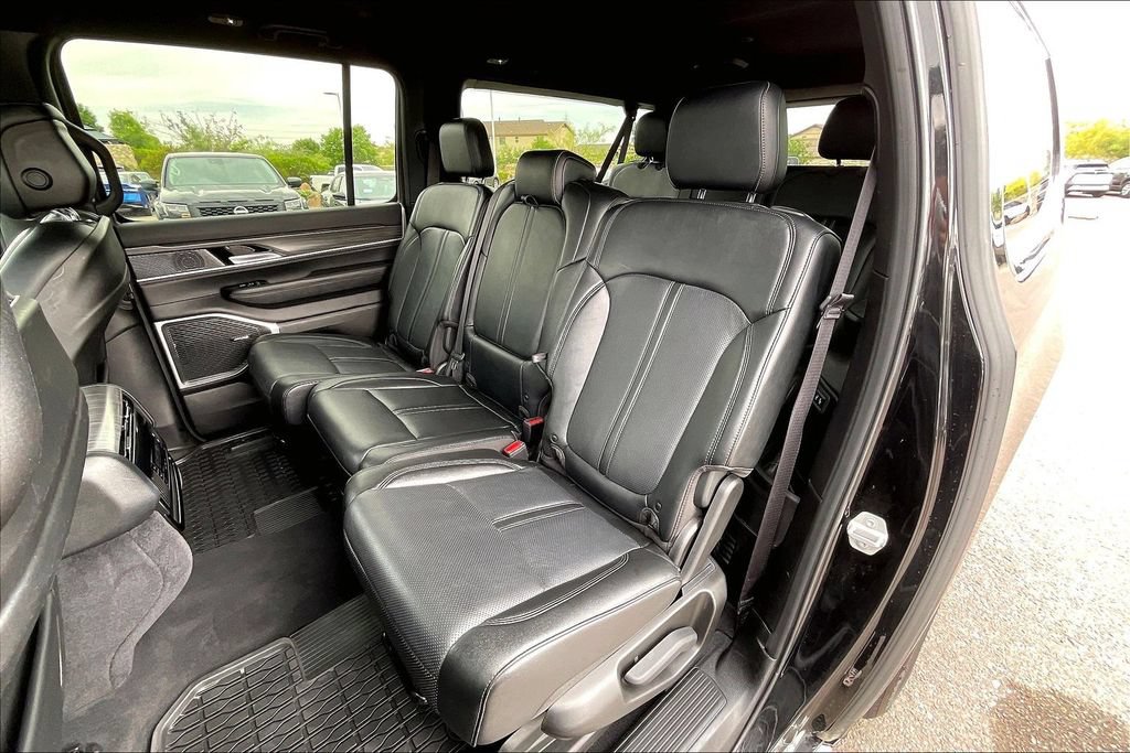 Used 2024 Jeep Wagoneer L Series II w/ Flexible Seating Group AWD/4WD image 25
