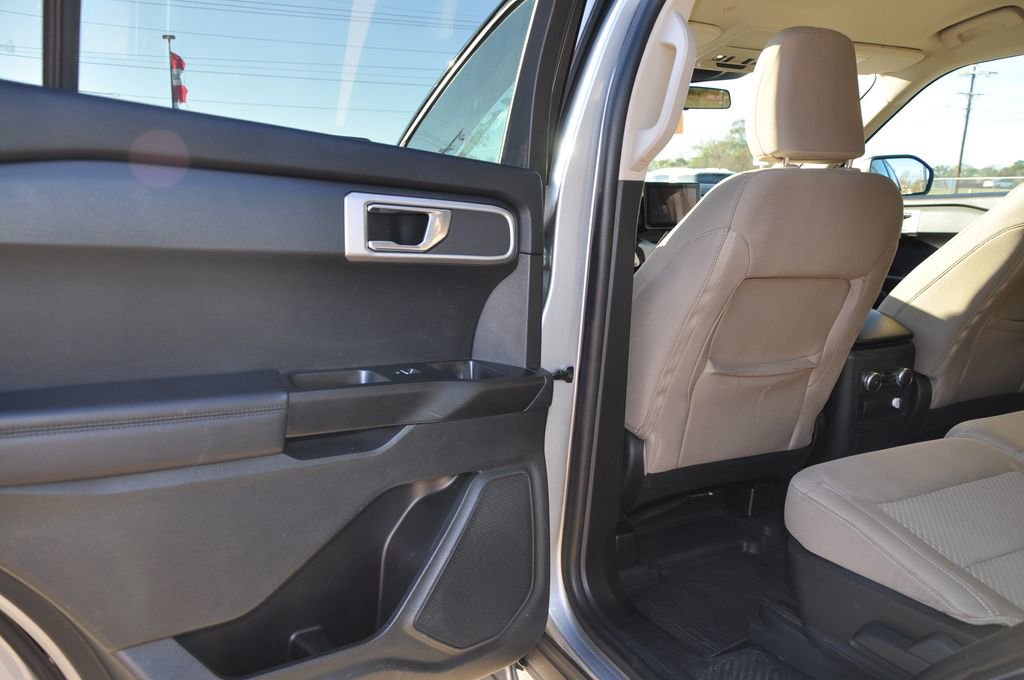 Used 2021 Ford Explorer Base image 13