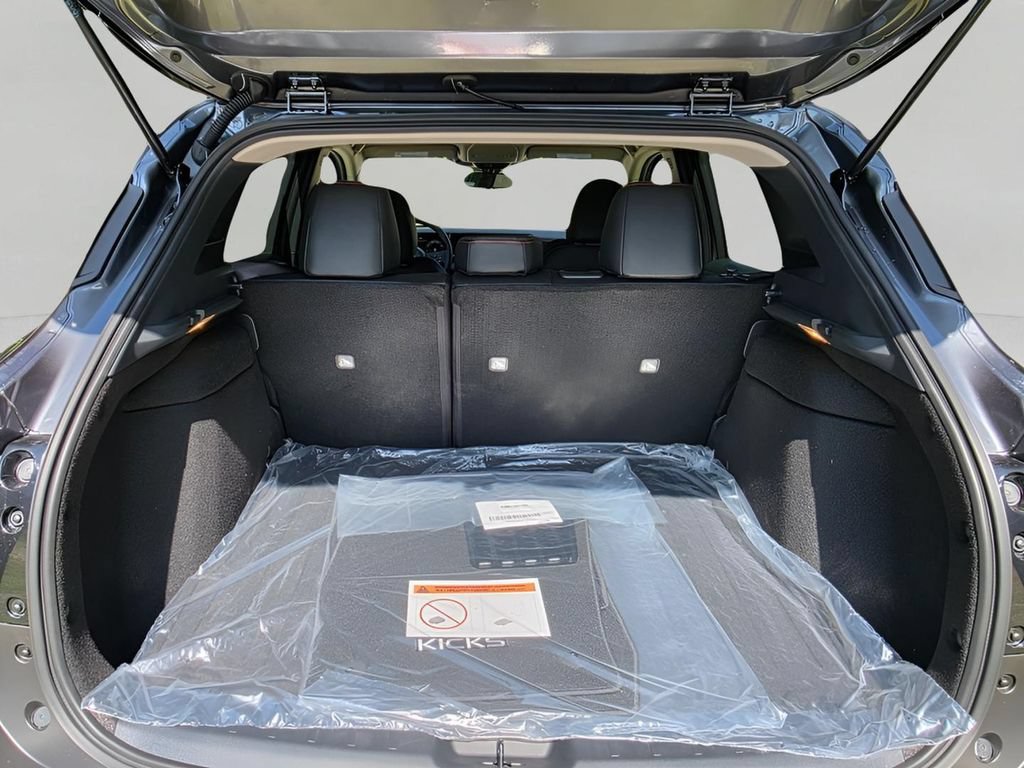 Used 2025 Nissan Kicks SR AWD/4WD image 7