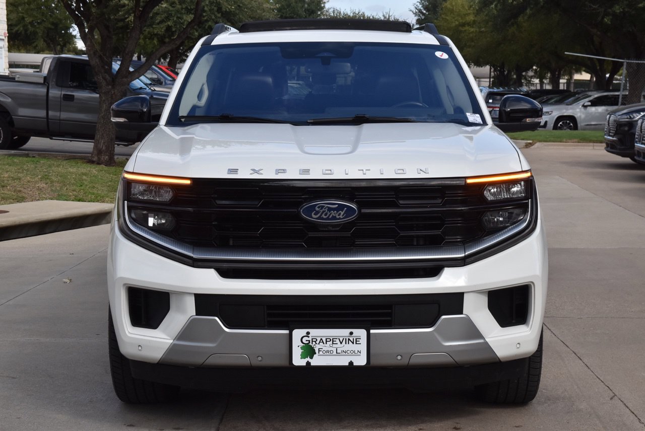 Used 2025 Ford Expedition Max Platinum w/ Platinum Ultimate Package AWD/4WD image 3