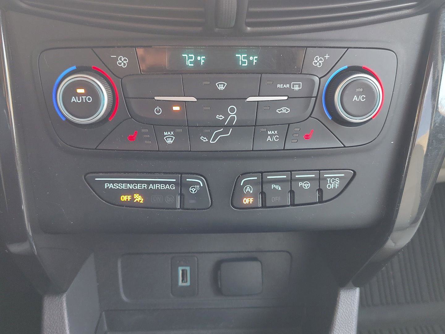 Used 2019 Ford Escape Titanium AWD/4WD image 10