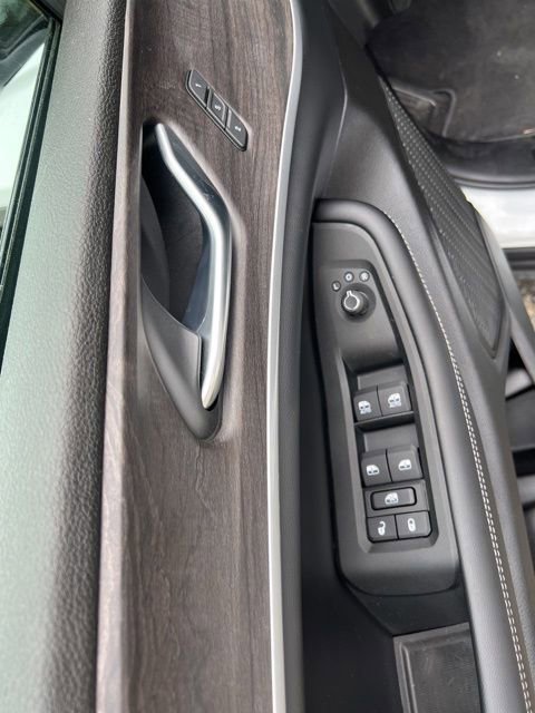 Used 2025 Jeep Grand Cherokee L Limited w/ Black Appearance Package image 18