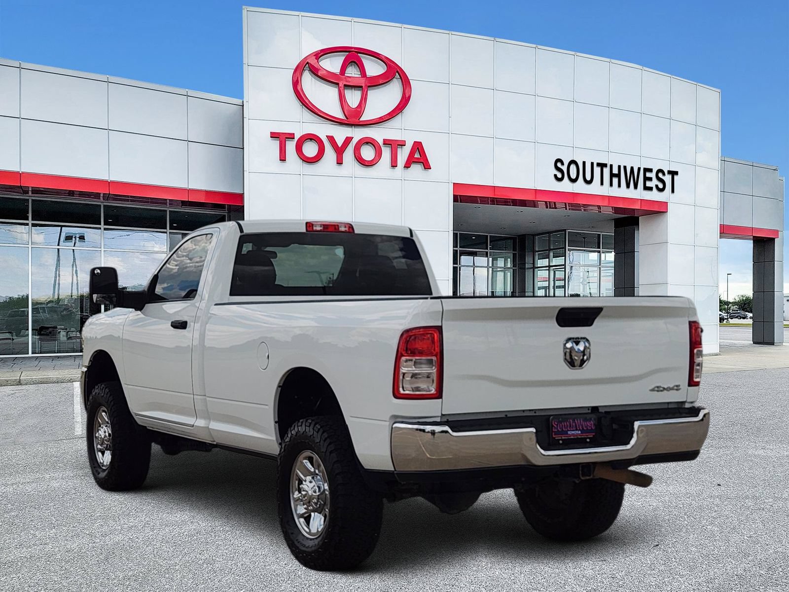 Used 2024 RAM 2500 Tradesman w/ Chrome Appearance Group AWD/4WD image 4