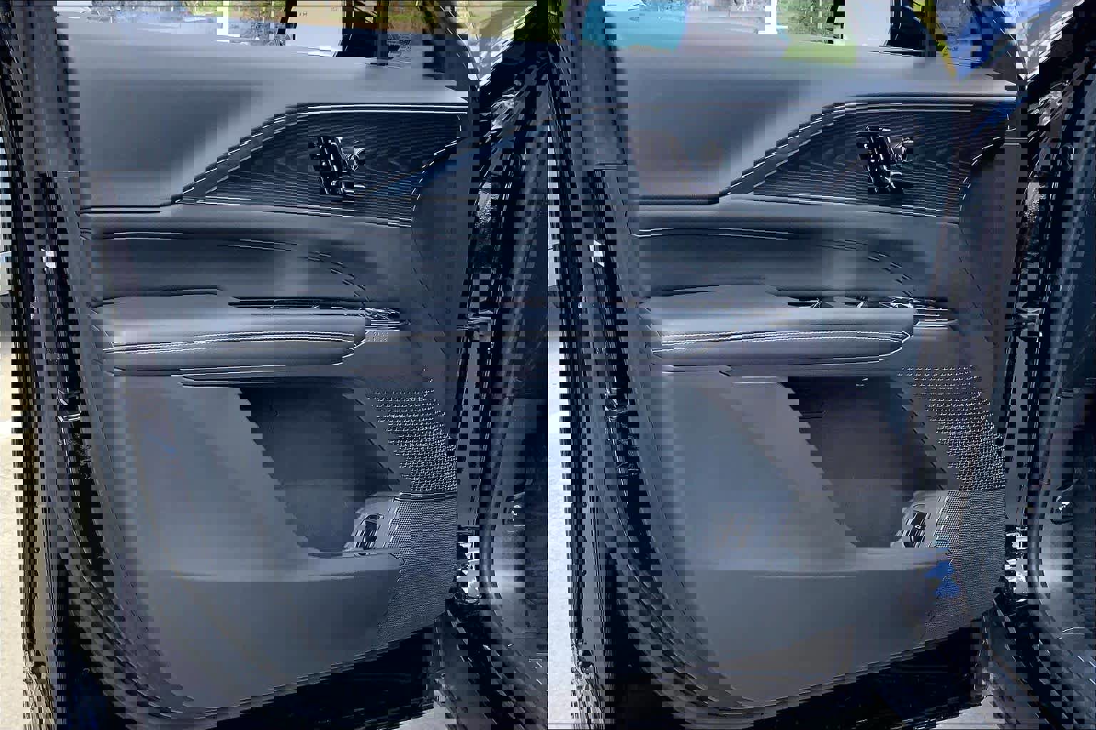 Used 2025 Cadillac Lyriq Luxury RWD image 25