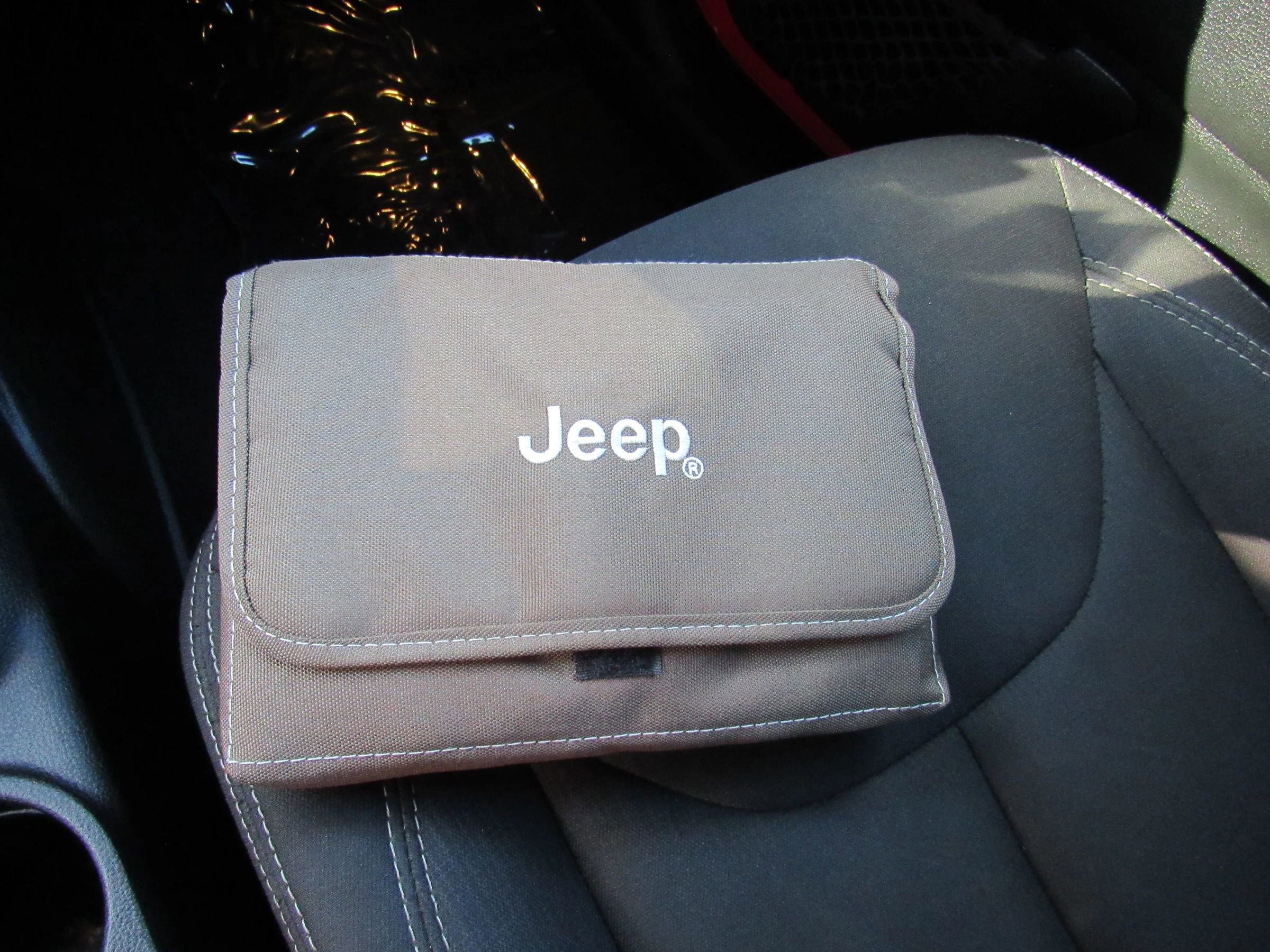 Used 2017 Jeep Wrangler Unlimited Sahara w/ Connectivity Group image 18