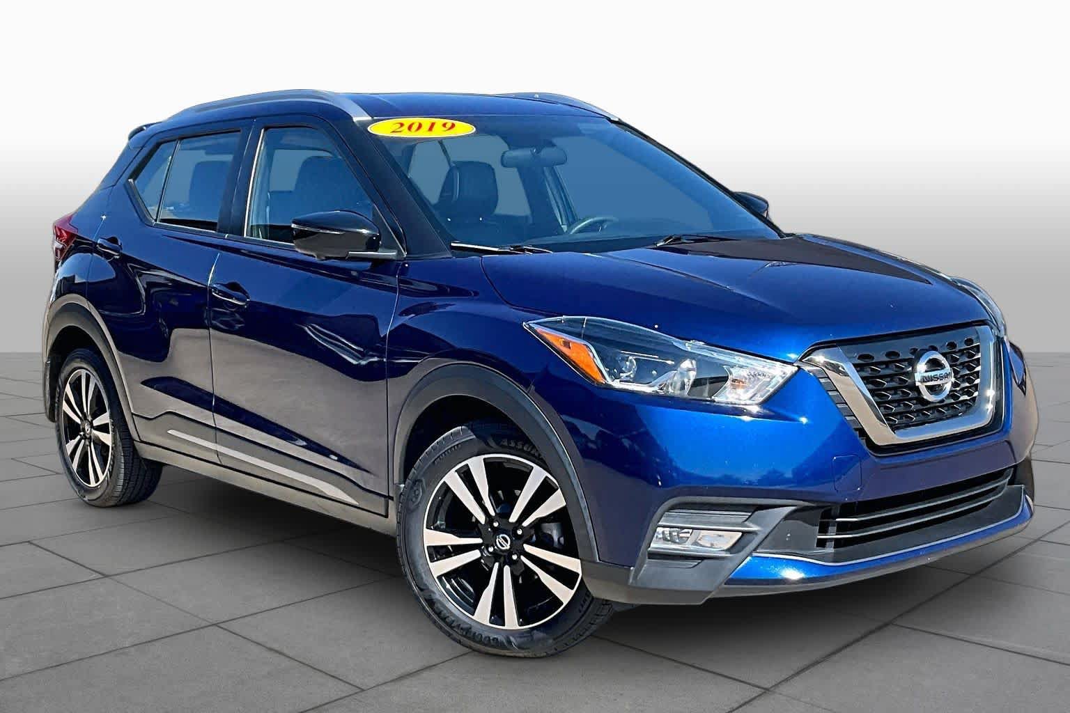 Used 2019 Nissan Kicks SR w/ SR Premium Package FWD image 2