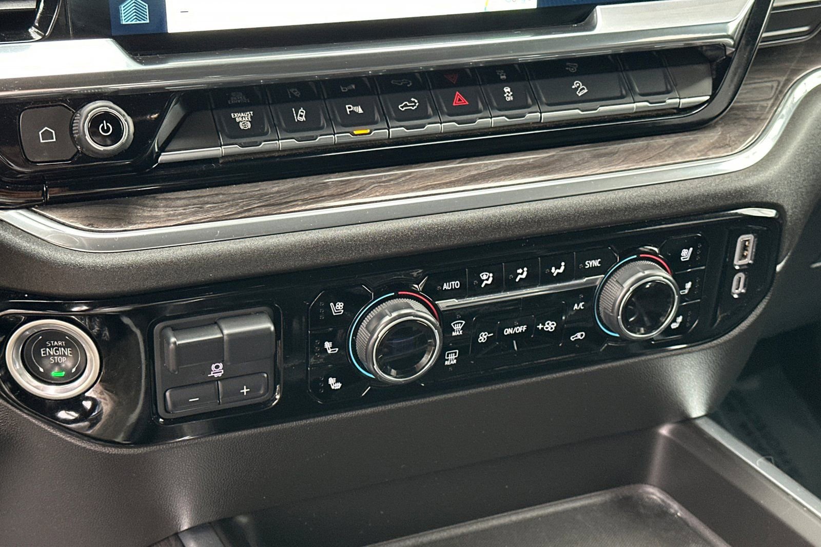 Used 2025 Chevrolet Silverado 2500 LTZ w/ Trail Boss Package image 28