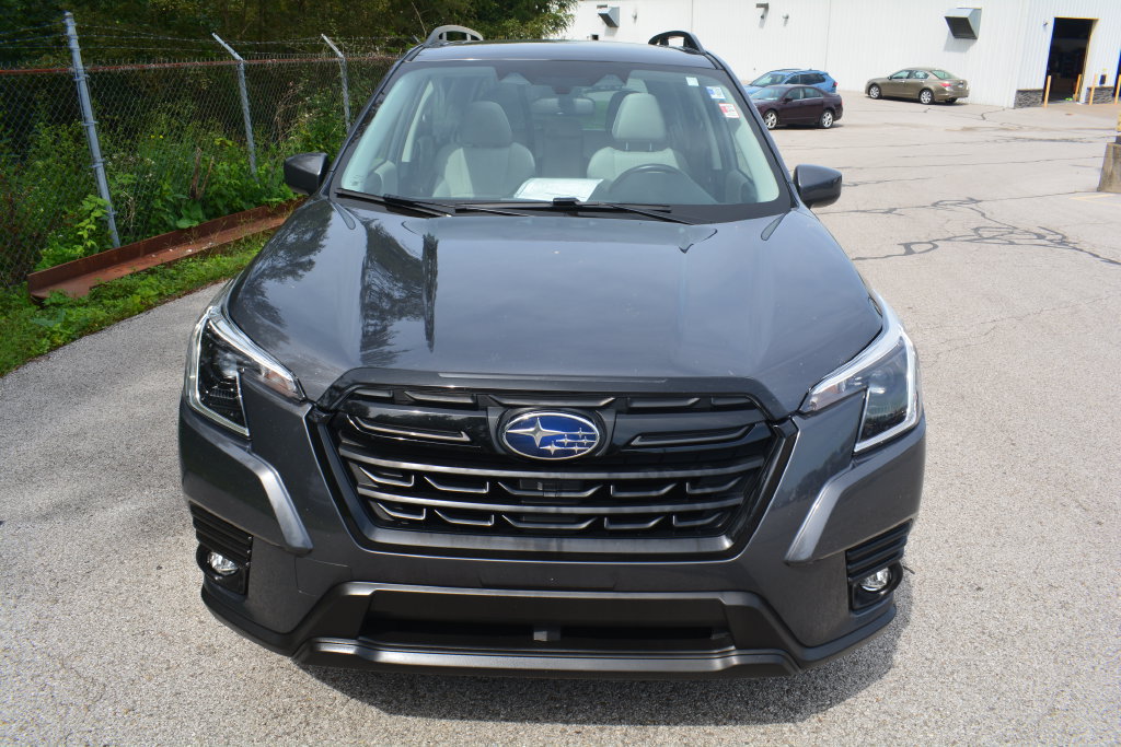 Used 2024 Subaru Forester Premium AWD/4WD image 2