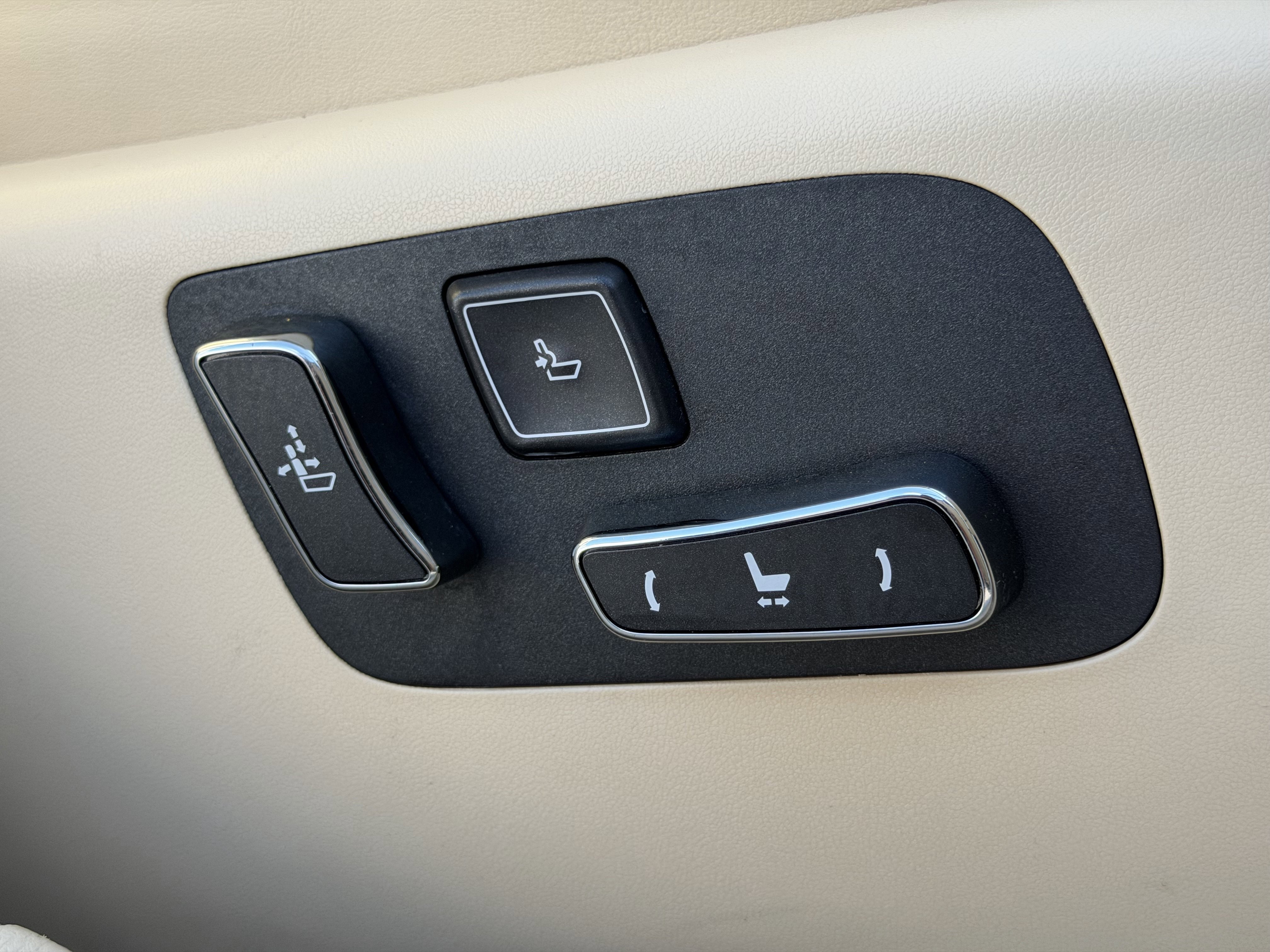Used 2016 Lexus LS 460 AWD w/ Comfort Package image 35