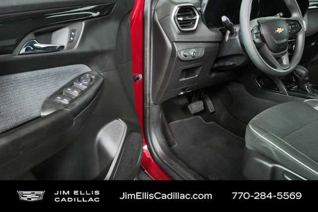 Used 2025 Chevrolet TrailBlazer LT AWD/4WD image 7