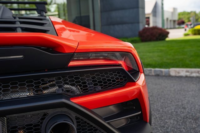 Used 2023 Lamborghini Huracan Sterrato image 24