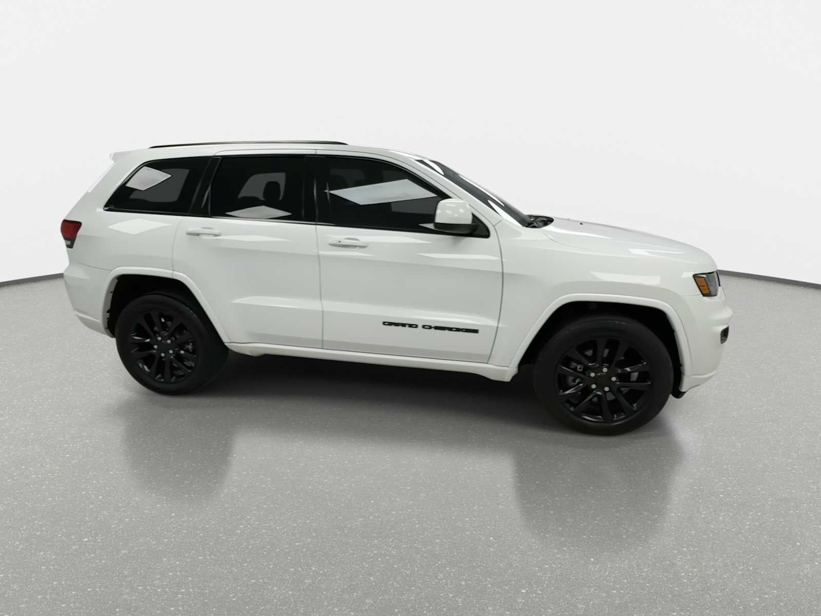 Used 2021 Jeep Grand Cherokee Laredo X AWD/4WD image 2