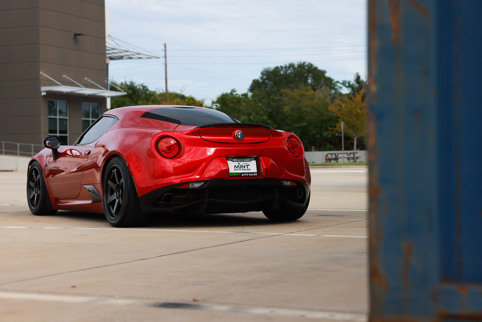 Used 2015 Alfa Romeo 4C Launch Edition w/ Convenience Group RWD image 33