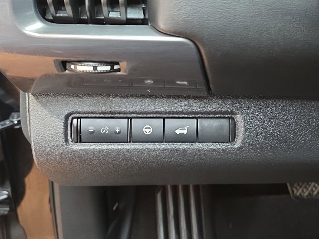 Used 2023 Nissan Pathfinder SL image 25