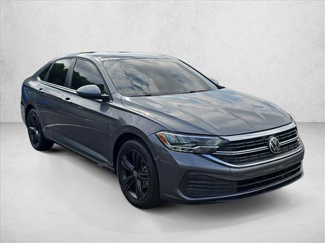 Used 2022 Volkswagen Jetta SE w/ Panoramic Sunroof Package FWD image 3
