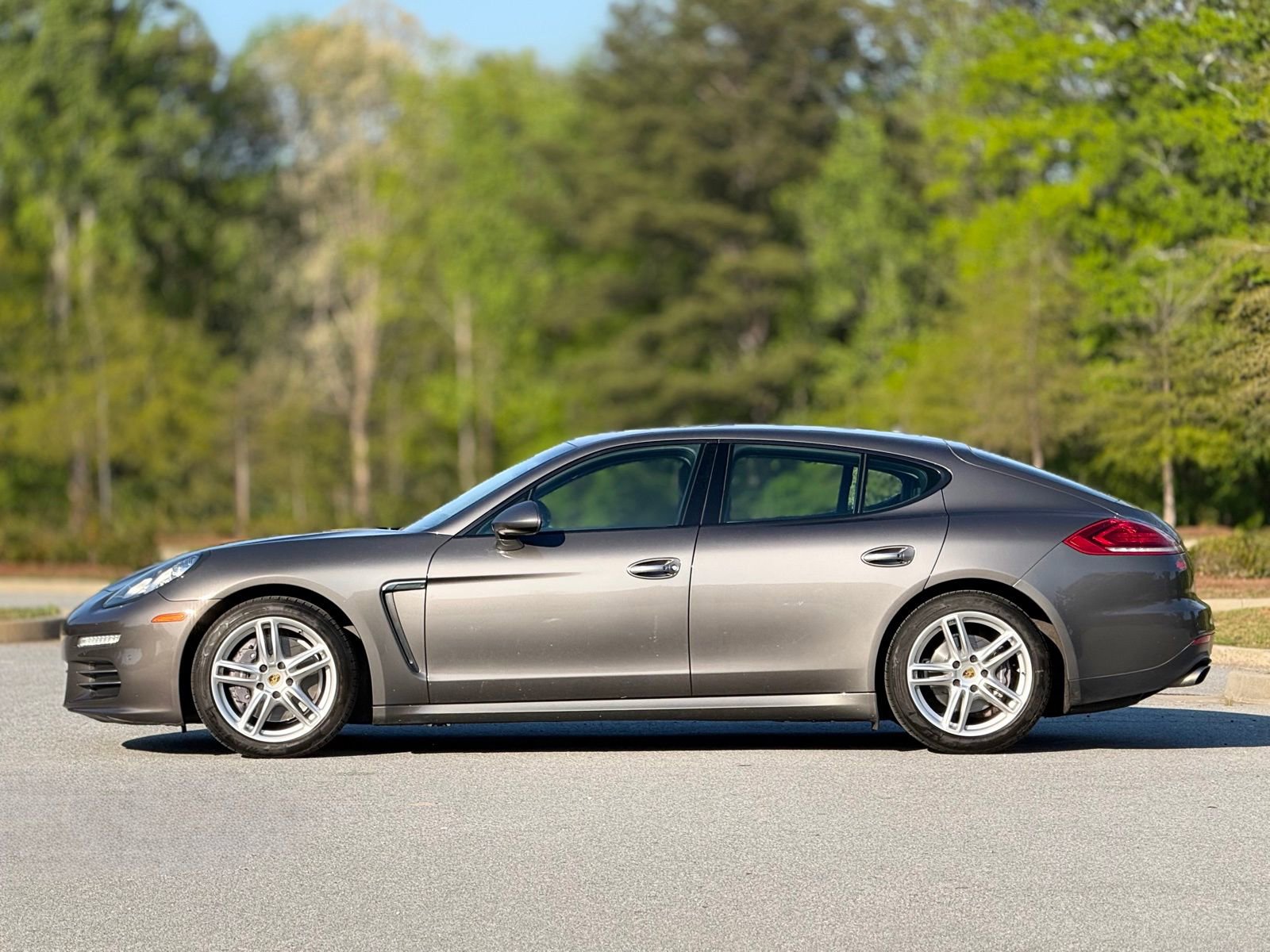 Used 2015 Porsche Panamera 4 image 9