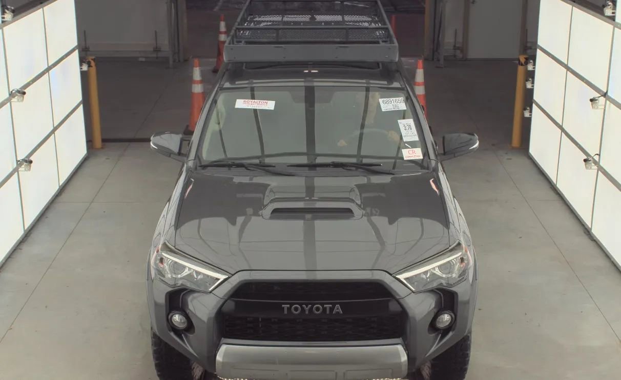 Used 2016 Toyota 4Runner Trail Premium AWD/4WD image 2