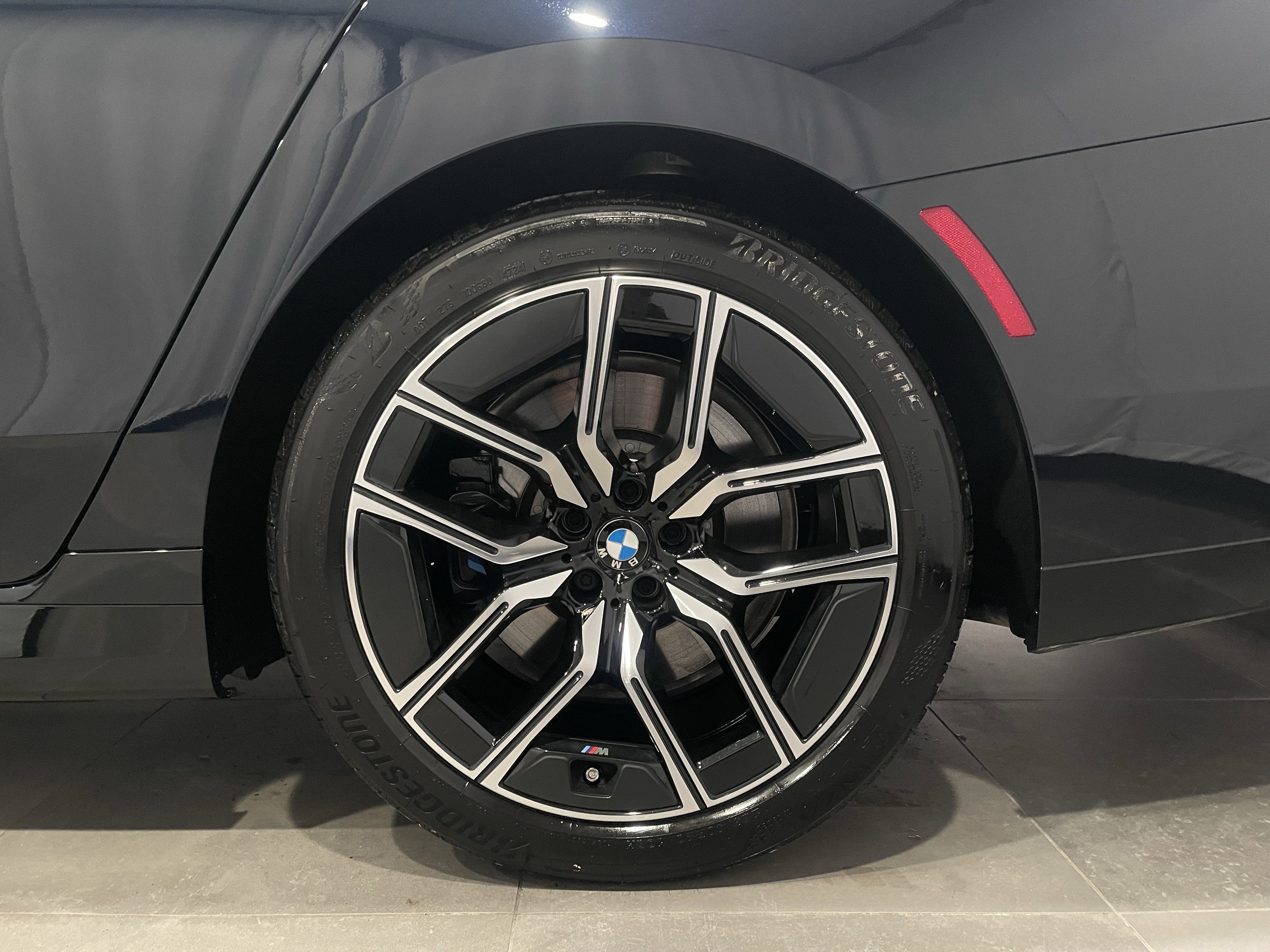 Used 2025 BMW 740i xDrive image 9