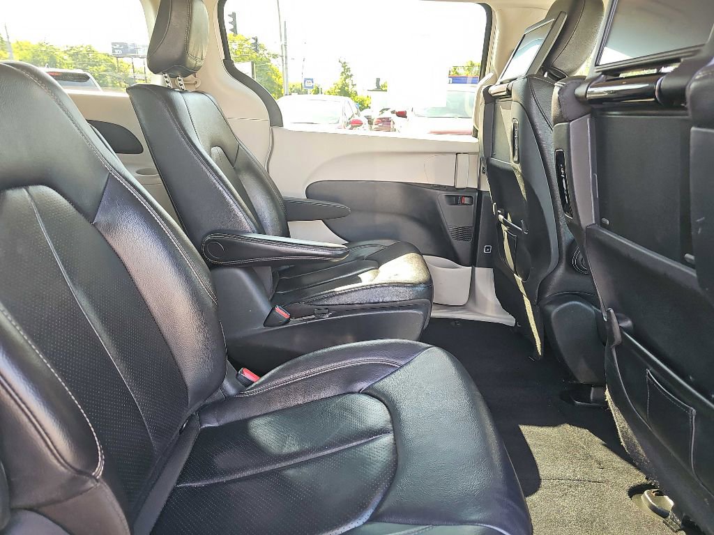 Used 2022 Chrysler Pacifica Touring-L w/ Uconnect Theater Family Group image 61