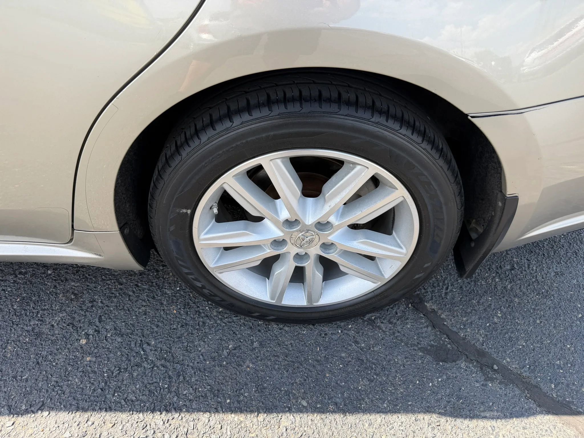 Used 2014 Toyota Avalon XLE FWD image 15