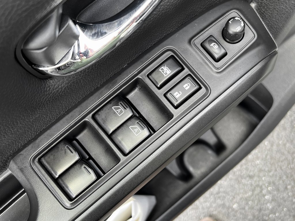 Used 2022 Nissan Titan PRO-4X w/ Pro-4x Convenience Package image 25