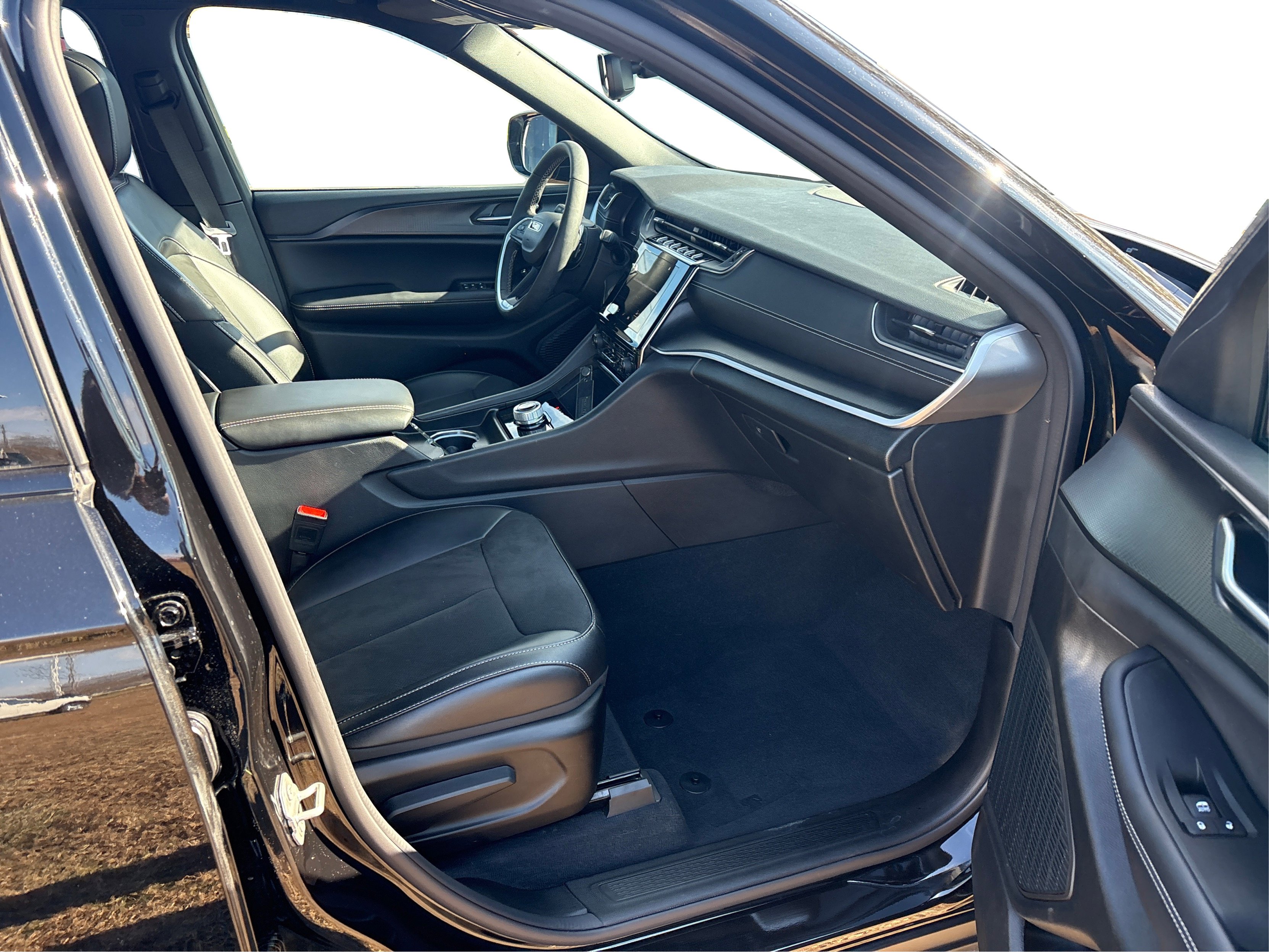 Used 2024 Jeep Grand Cherokee L Altitude image 20