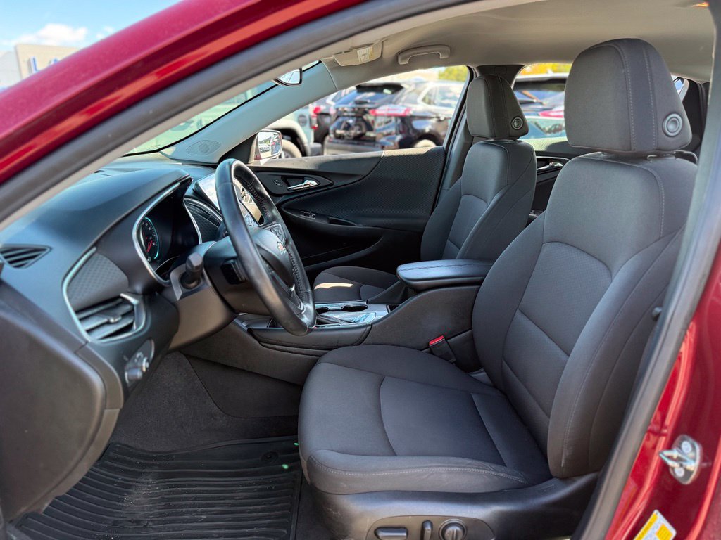 Used 2018 Chevrolet Malibu LT w/ Driver Confidence Package FWD image 10