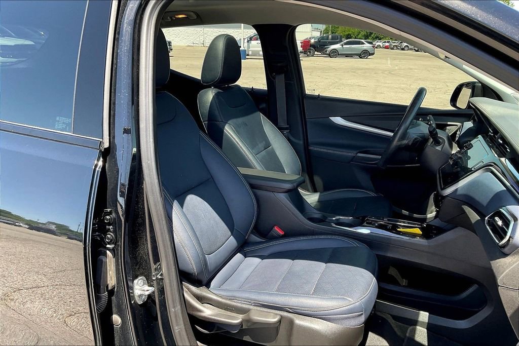 Used 2023 Chevrolet Bolt EUV Premier w/ Sun & Sound Package FWD image 7