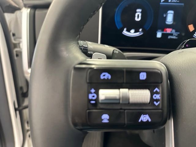 Used 2025 Hyundai Santa Fe SEL FWD image 25