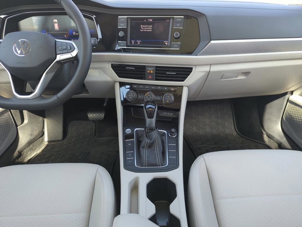 Used 2024 Volkswagen Jetta SE FWD image 25