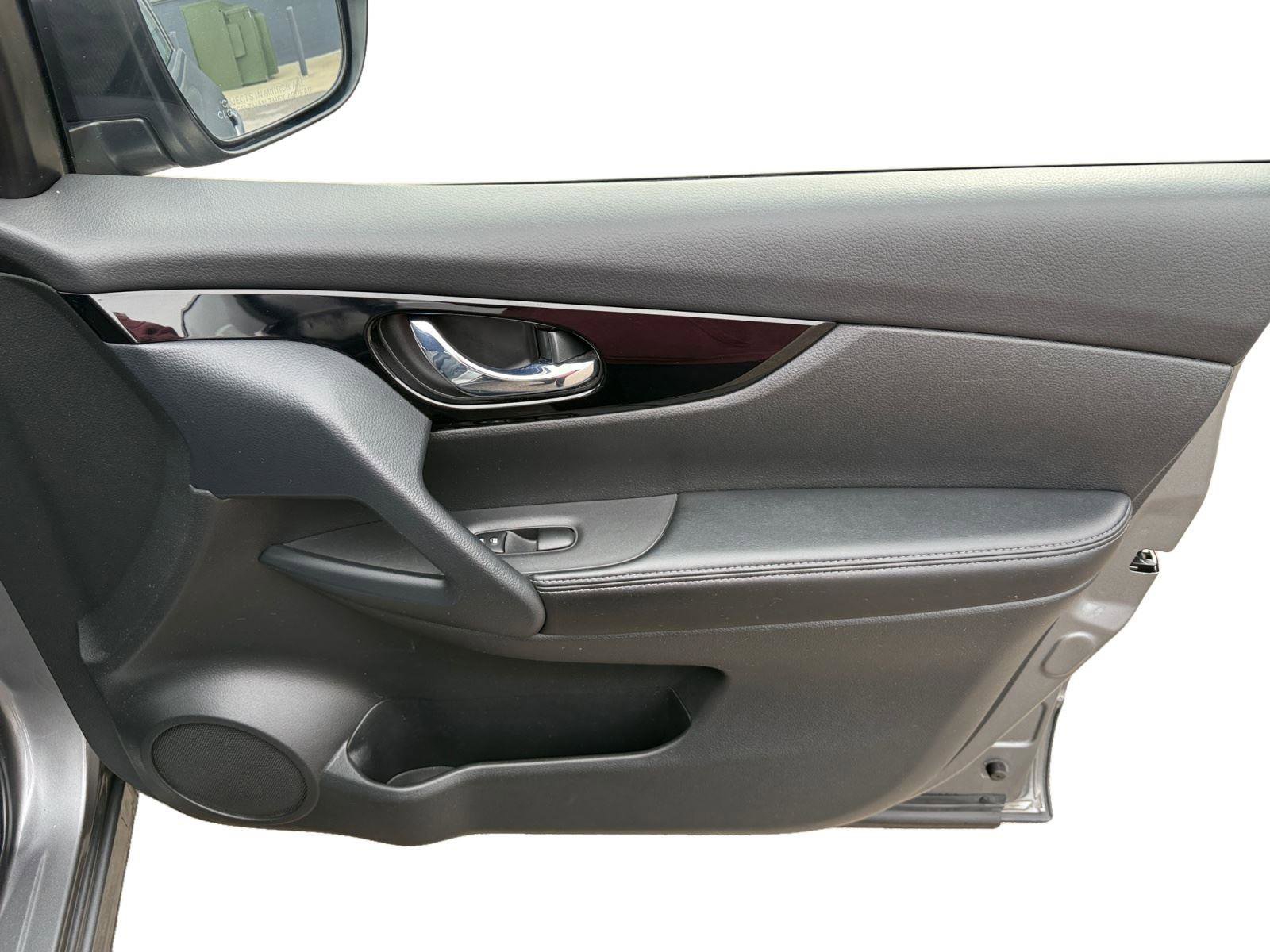 Used 2022 Nissan Rogue Sport SV image 23