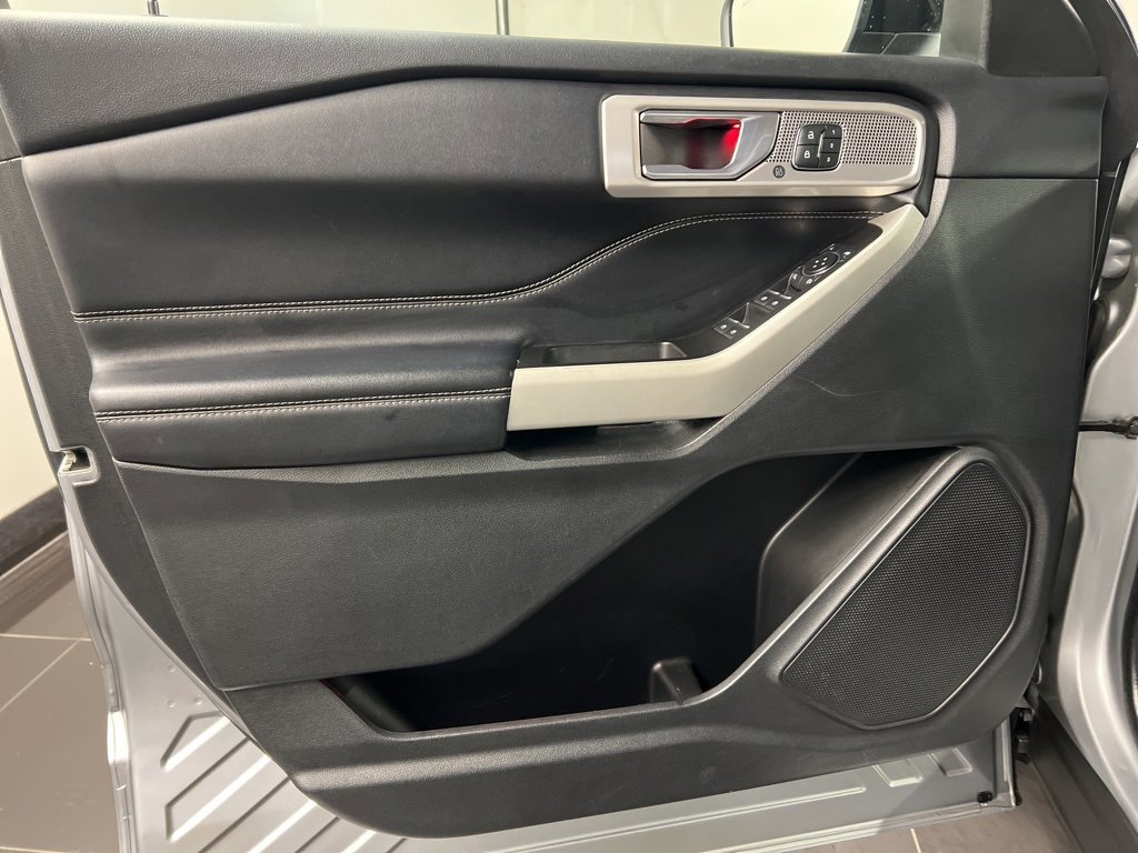 Used 2022 Ford Explorer Limited w/ Equipment Group 301A image 29