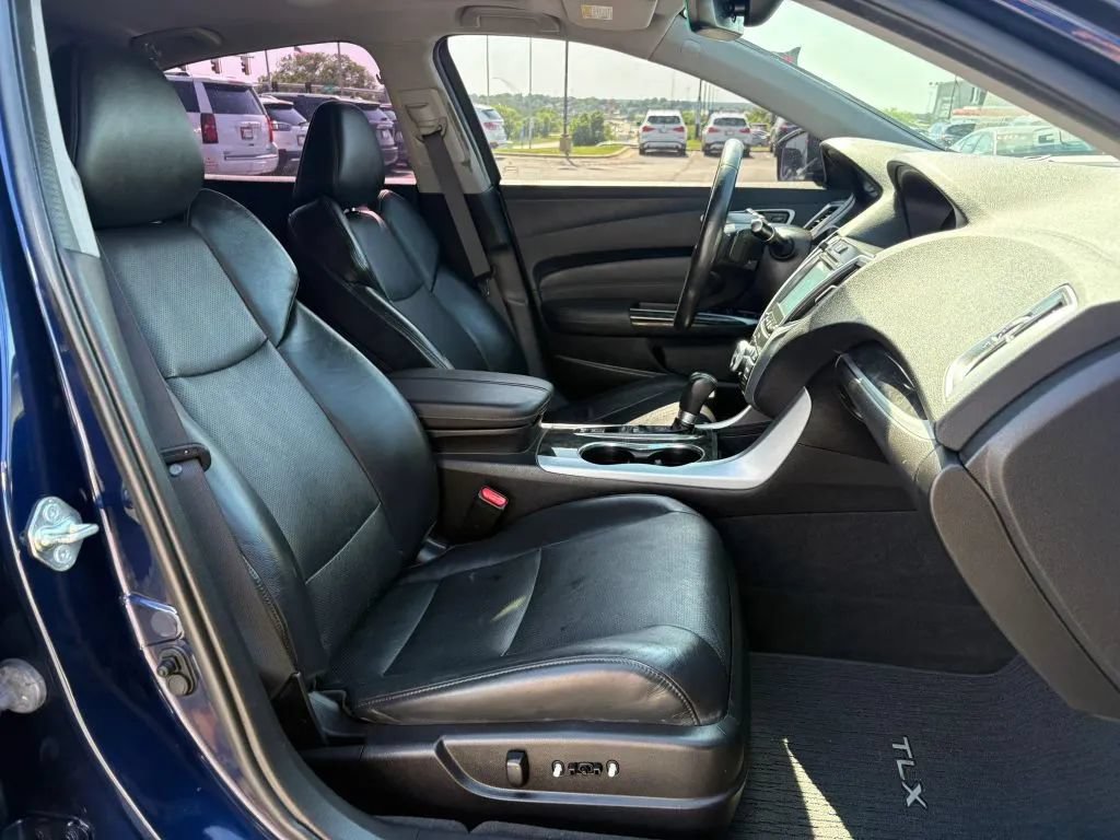 Used 2018 Acura TLX w/ Technology Package FWD image 16