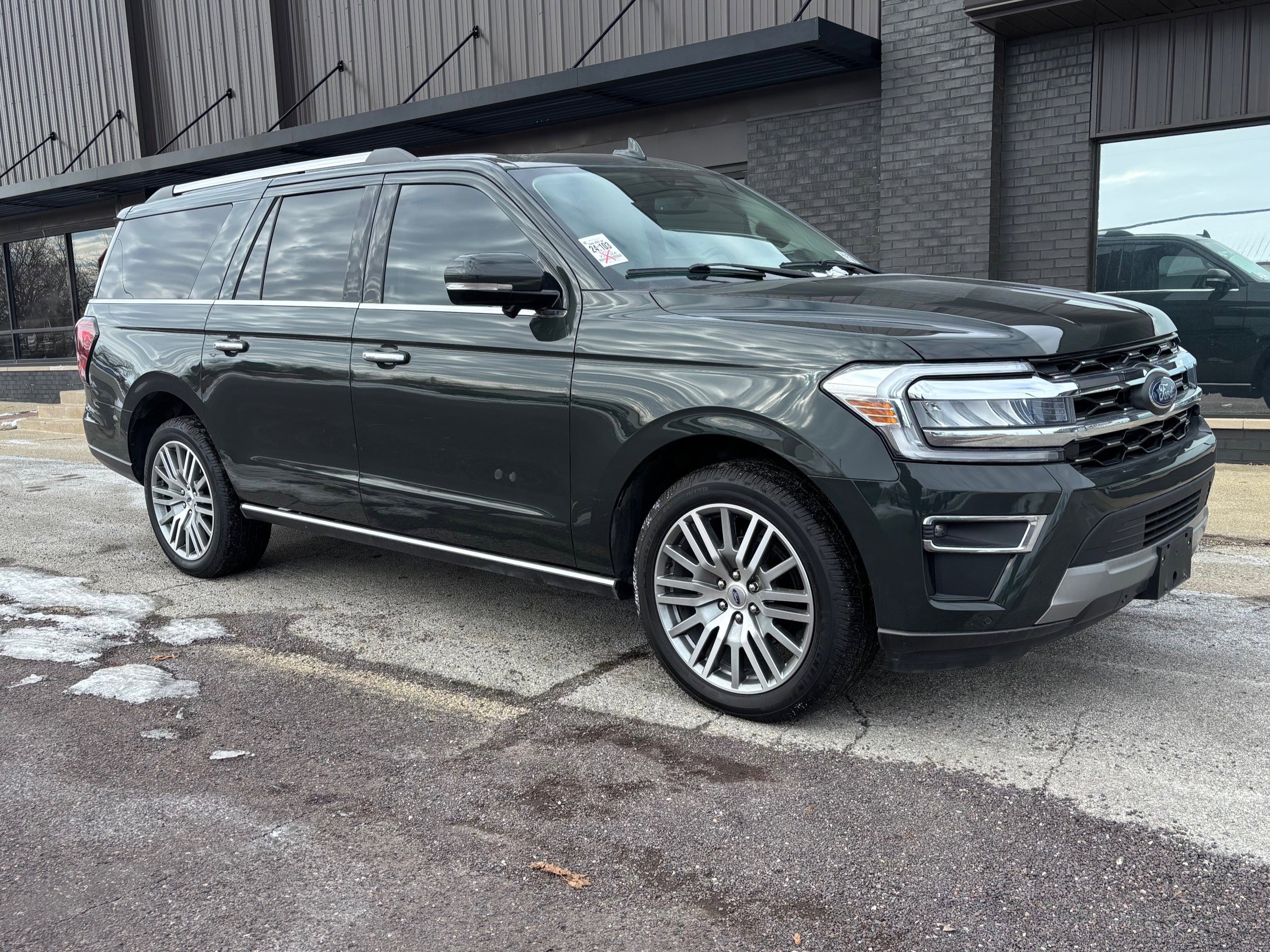 Used 2023 Ford Expedition Max Limited image 3