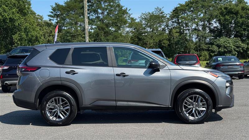 Used 2024 Nissan Rogue S AWD/4WD image 10